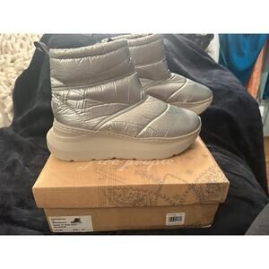 NEW IN BOX FREE PEOPLE SNOW TO SURF SILVER PLATFORM PUFFER BOOTS 8